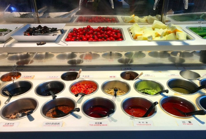海底撈的小料臺(tái).jpg 海底撈的小料臺(tái).jpg