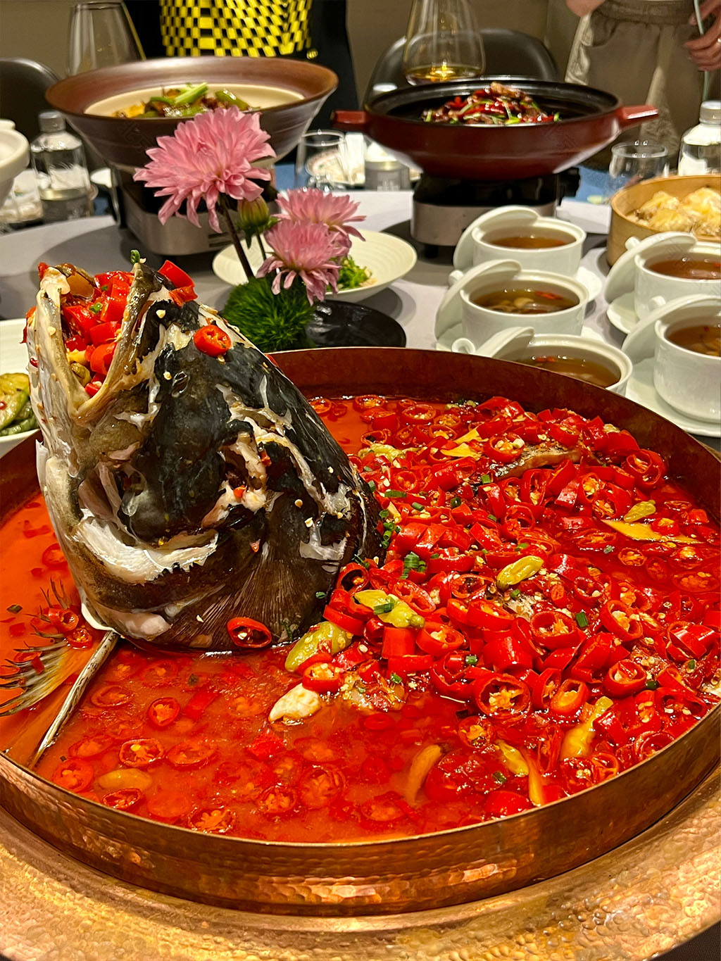 店里的剁椒魚(yú)頭只賣188元，看著非常美味.jpg