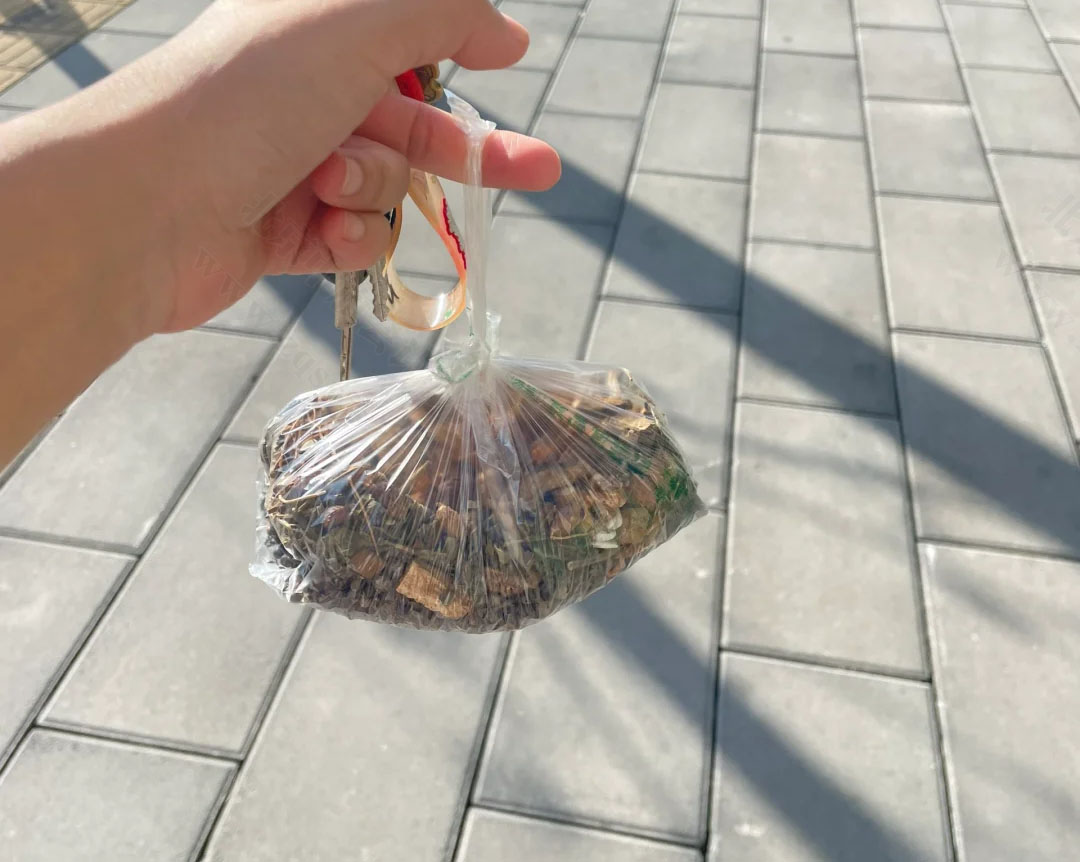 剛在樓下買(mǎi)了一丟丟中藥.jpg 剛在樓下買(mǎi)了一丟丟中藥.jpg