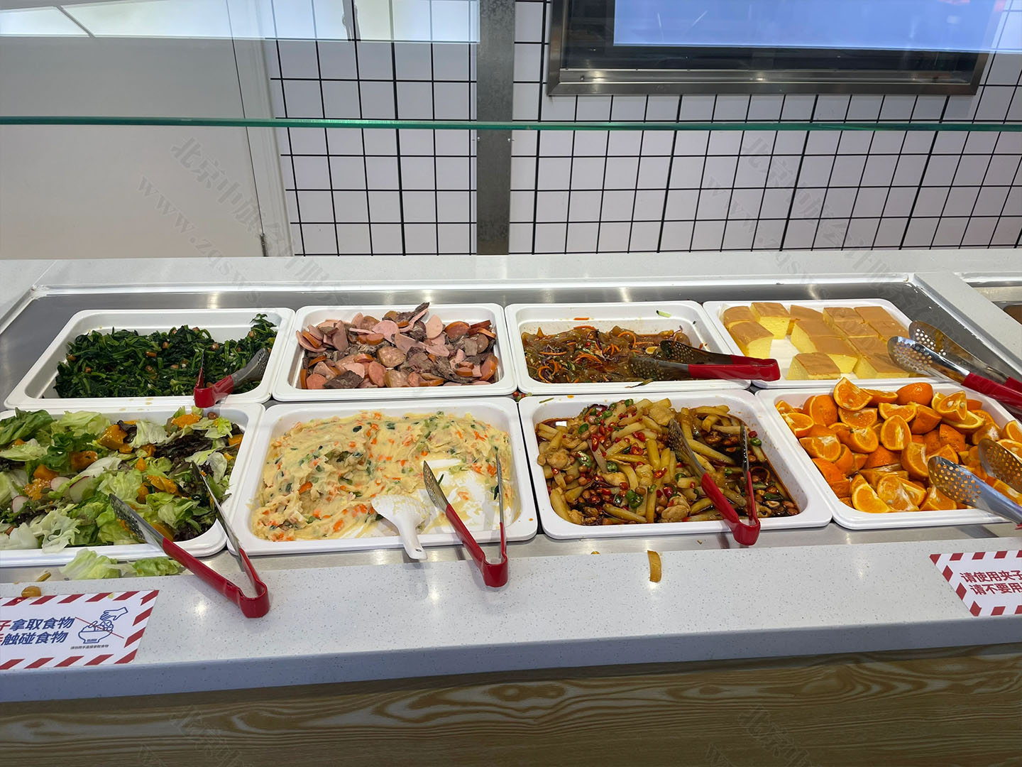 食堂內(nèi)的菜品還是比較齊全的.jpg 食堂內(nèi)的菜品還是比較齊全的.jpg