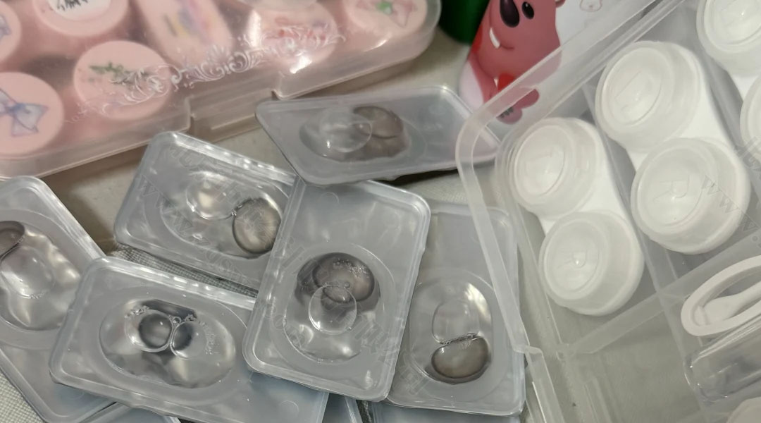 我家里一大堆美瞳了.jpg 我家里一大堆美瞳了.jpg