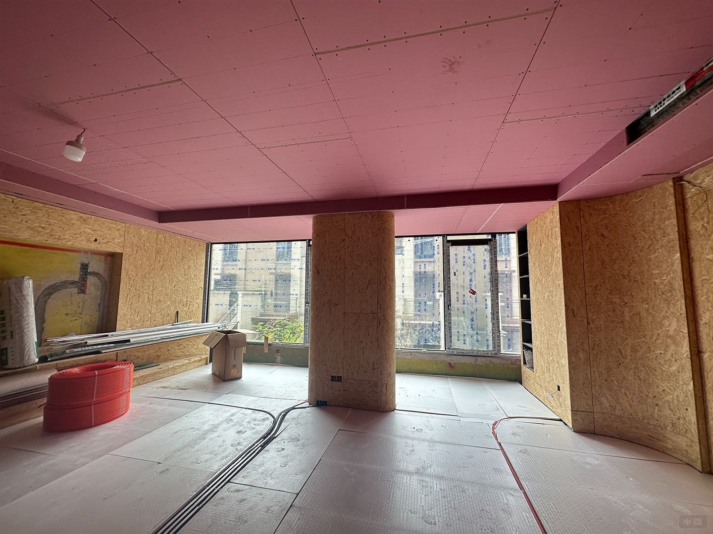 正在裝修的房間.jpg 正在裝修的房間.jpg