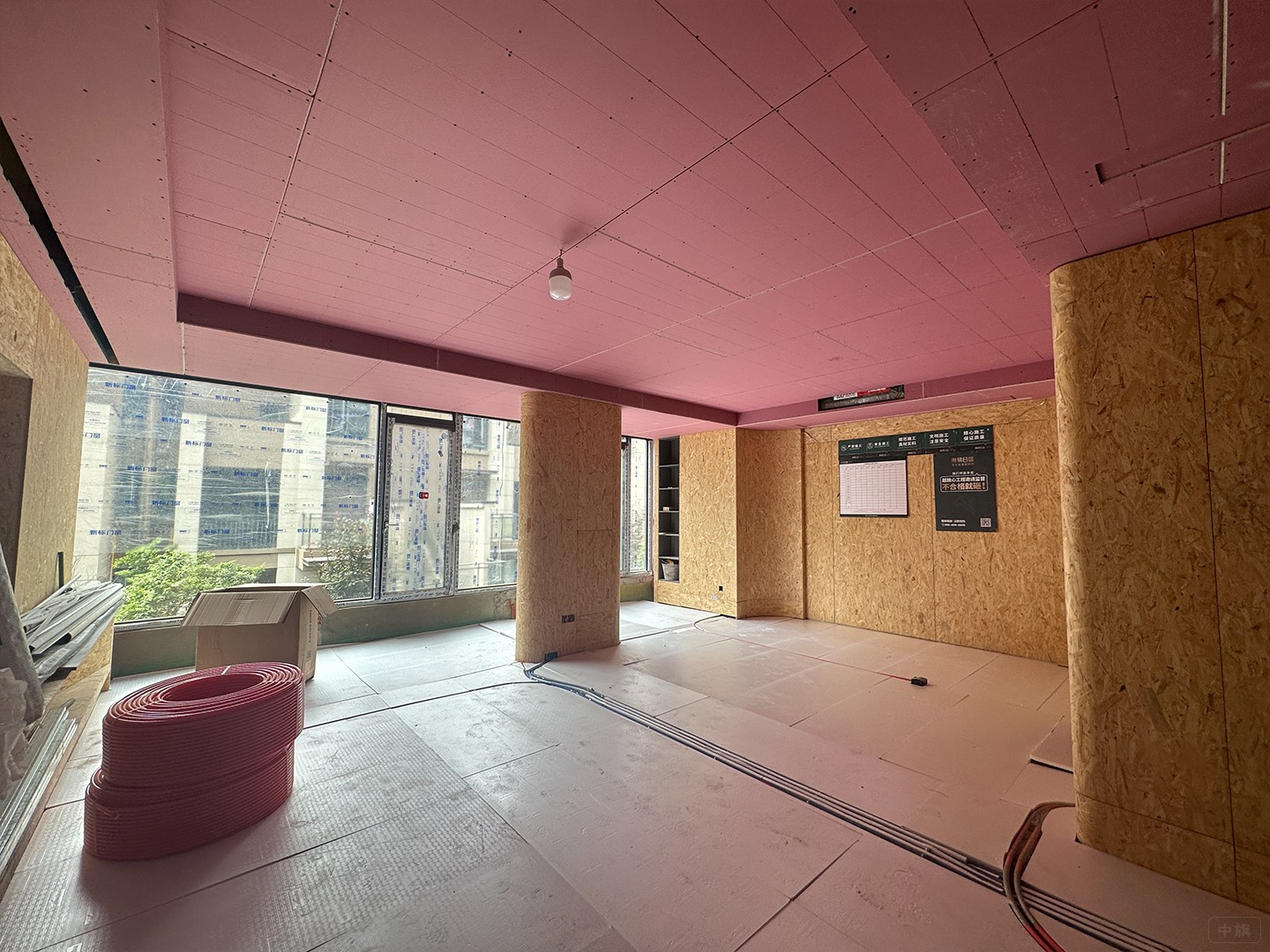 正在裝修的房間.jpg 正在裝修的房間.jpg